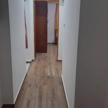 아파트 - Spacious Garden And Balcony 5 Min To & Center 사밀