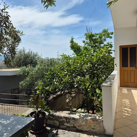 아파트 - Spacious Garden And Balcony 5 Min To & Center 사밀