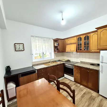 아파트 - Spacious Garden And Balcony 5 Min To & Center *