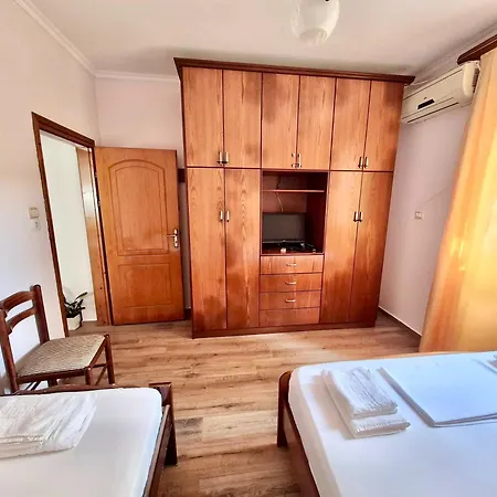 - Spacious Garden And Balcony 5 Min To & Center Ksamil