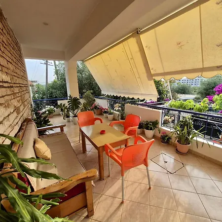 - Spacious Garden And Balcony 5 Min To & Center *