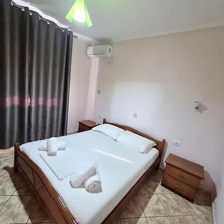 - Spacious Garden And Balcony 5 Min To & Center