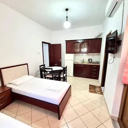 아파트 - Spacious Garden And Balcony 5 Min To & Center