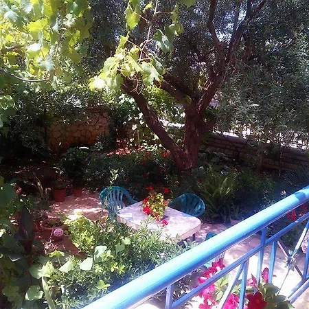 - Spacious Garden And Balcony 5 Min To & Center
