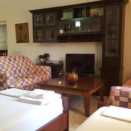 - Spacious Garden And Balcony 5 Min To & Center * Ksamil