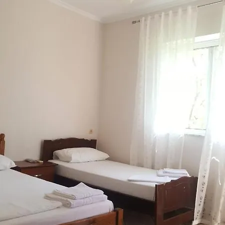 - Spacious Garden And Balcony 5 Min To & Center *
