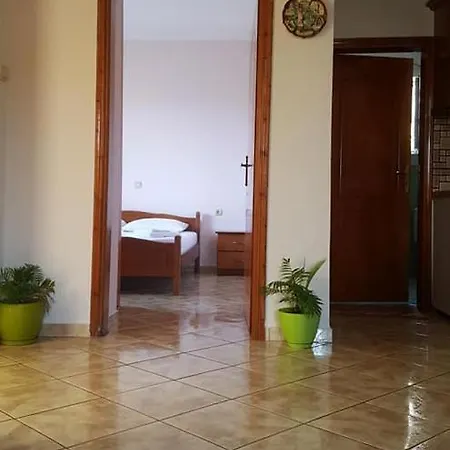 - Spacious Garden And Balcony 5 Min To & Center Apartment *