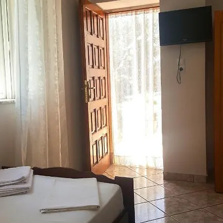 Apartment - Spacious Garden And Balcony 5 Min To & Center