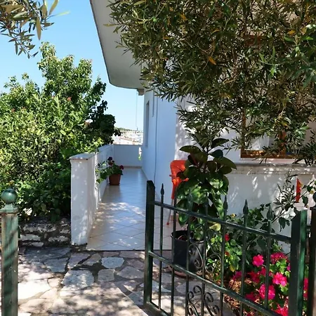 - Spacious Garden And Balcony 5 Min To & Center Ksamil