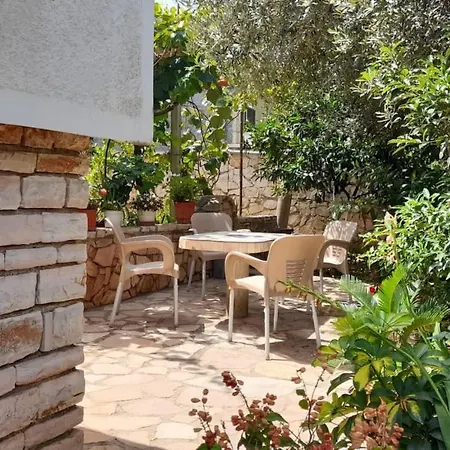- Spacious Garden And Balcony 5 Min To & Center * Ksamil