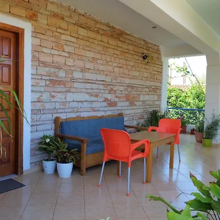 Apartment - Spacious Garden And Balcony 5 Min To & Center