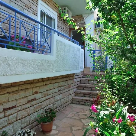 - Spacious Garden And Balcony 5 Min To & Center Apartment