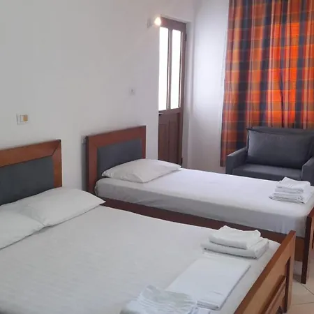 - Spacious Garden And Balcony 5 Min To & Center *