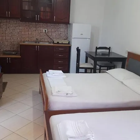 - Spacious Garden And Balcony 5 Min To & Center Apartment *