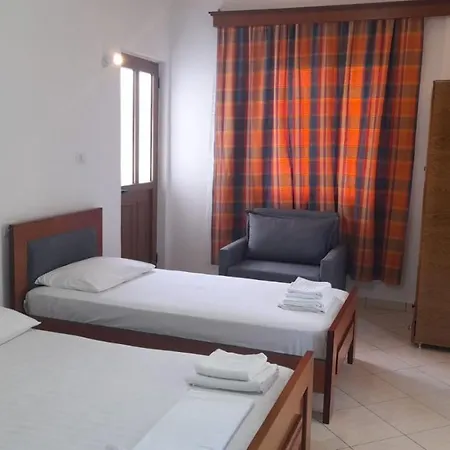 - Spacious Garden And Balcony 5 Min To & Center Apartment *