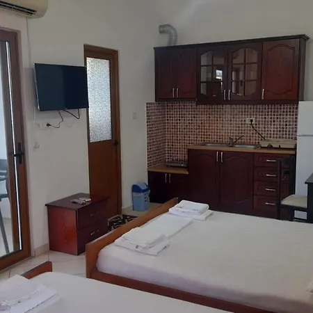 - Spacious Garden And Balcony 5 Min To & Center Ksamil