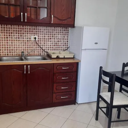 Apartment - Spacious Garden And Balcony 5 Min To & Center *