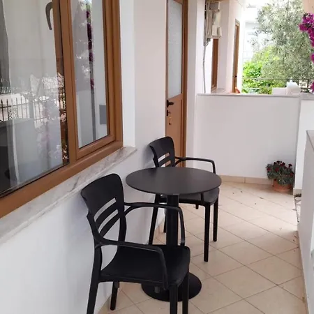 - Spacious Garden And Balcony 5 Min To & Center *