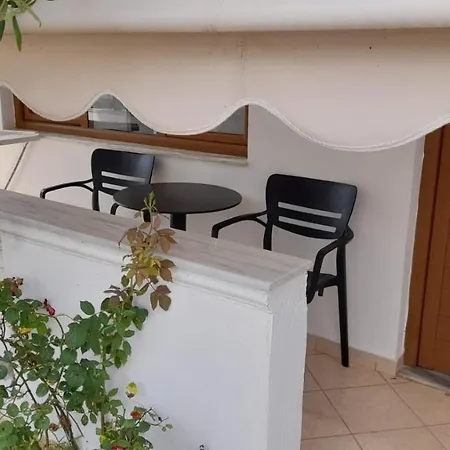 Apartment - Spacious Garden And Balcony 5 Min To & Center *