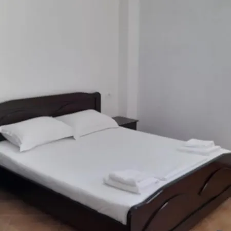 Apartment - Spacious Garden And Balcony 5 Min To & Center *