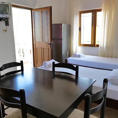 - Spacious Garden And Balcony 5 Min To & Center * Ksamil