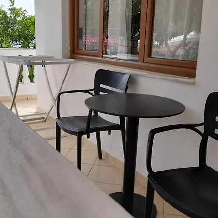 Apartment - Spacious Garden And Balcony 5 Min To & Center