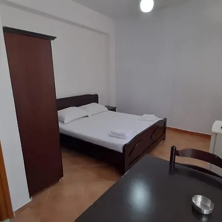 - Spacious Garden And Balcony 5 Min To & Center *