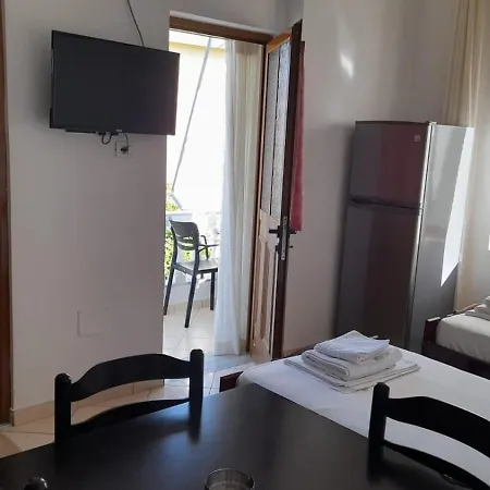 - Spacious Garden And Balcony 5 Min To & Center *