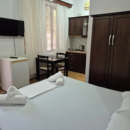 Apartment - Spacious Garden And Balcony 5 Min To & Center