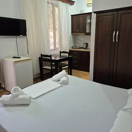 - Spacious Garden And Balcony 5 Min To & Center * Ksamil