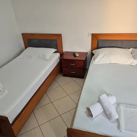 - Spacious Garden And Balcony 5 Min To & Center