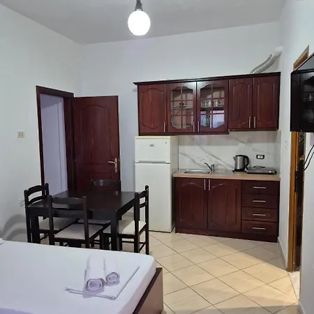 - Spacious Garden And Balcony 5 Min To & Center *