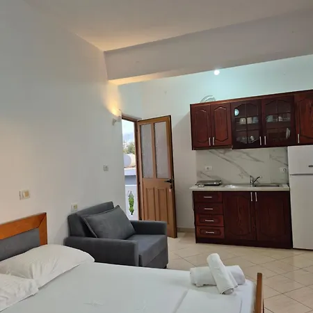 - Spacious Garden And Balcony 5 Min To & Center Ksamil