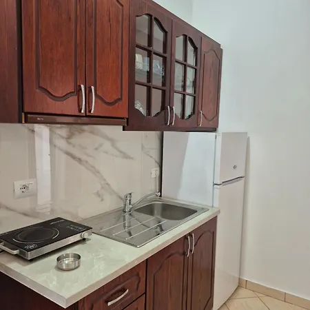 - Spacious Garden And Balcony 5 Min To & Center Apartment
