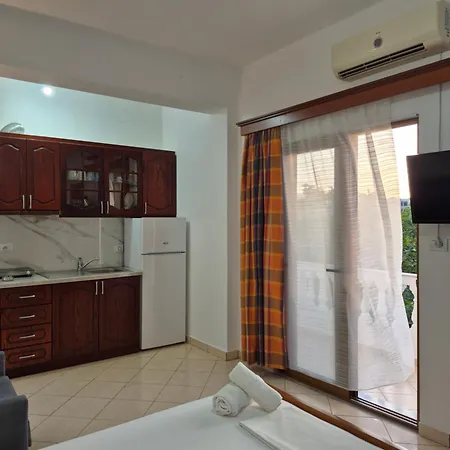 Apartment - Spacious Garden And Balcony 5 Min To & Center *