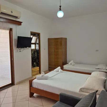 - Spacious Garden And Balcony 5 Min To & Center Ksamil