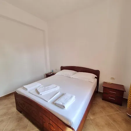 - Spacious Garden And Balcony 5 Min To & Center *