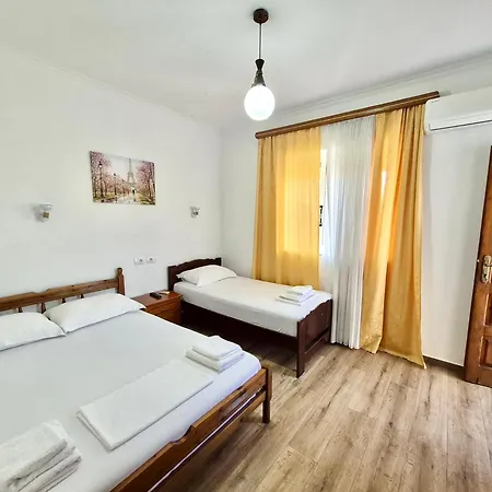 - Spacious Garden And Balcony 5 Min To & Center