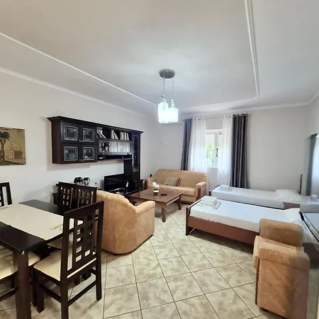 - Spacious Garden And Balcony 5 Min To & Center Apartment
