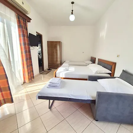 - Spacious Garden And Balcony 5 Min To & Center Apartment *