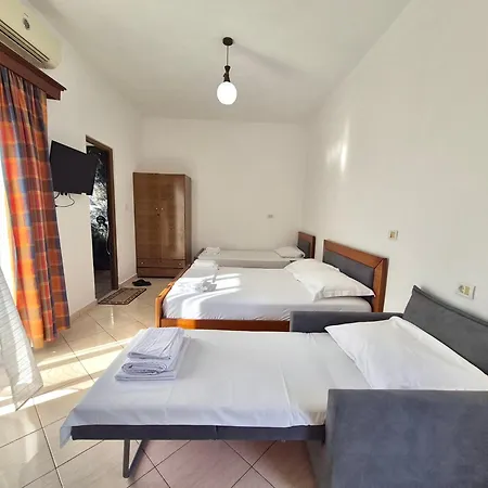 - Spacious Garden And Balcony 5 Min To & Center Apartment Ksamil