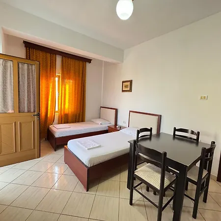 Apartment - Spacious Garden And Balcony 5 Min To & Center