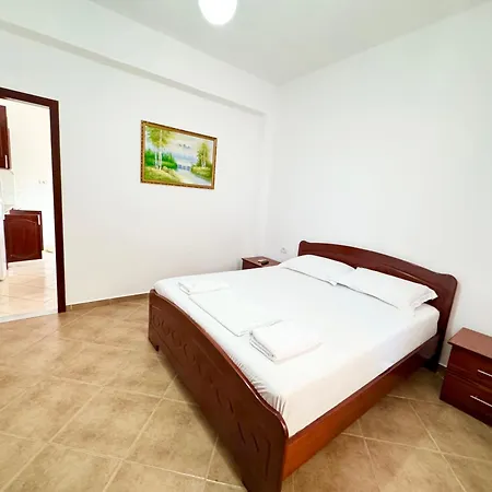 - Spacious Garden And Balcony 5 Min To & Center Apartment *
