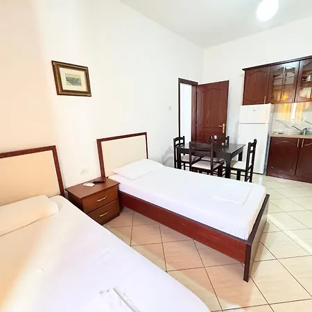 Apartment - Spacious Garden And Balcony 5 Min To & Center *