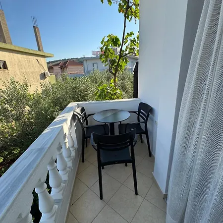 - Spacious Garden And Balcony 5 Min To & Center *