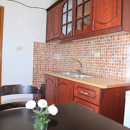 Apartment - Spacious Garden And Balcony 5 Min To & Center