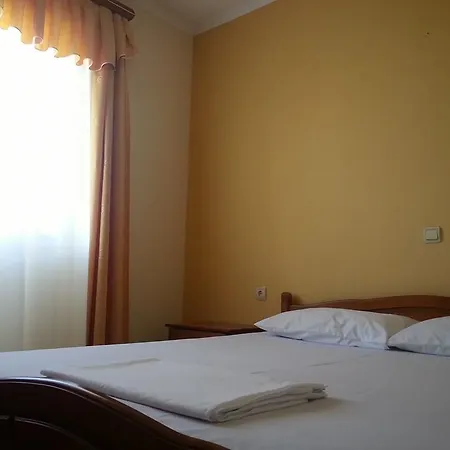 Apartment - Spacious Garden And Balcony 5 Min To & Center